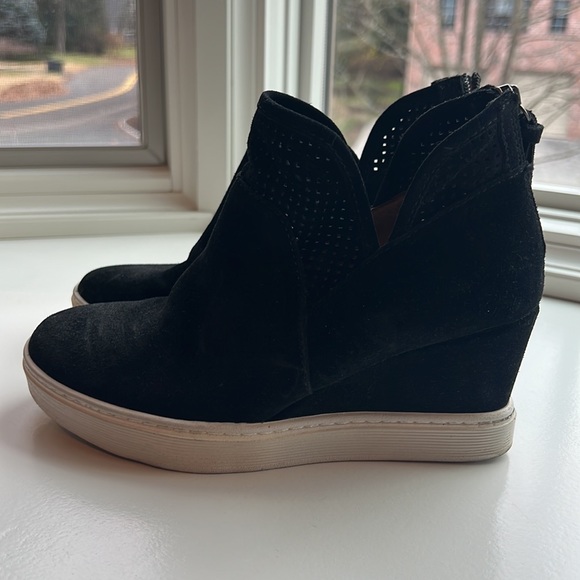 Sofft Seabrook Black Suede Wedge Sneaker - Picture 5 of 10